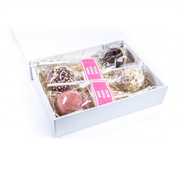A gift box with 4 cake pops